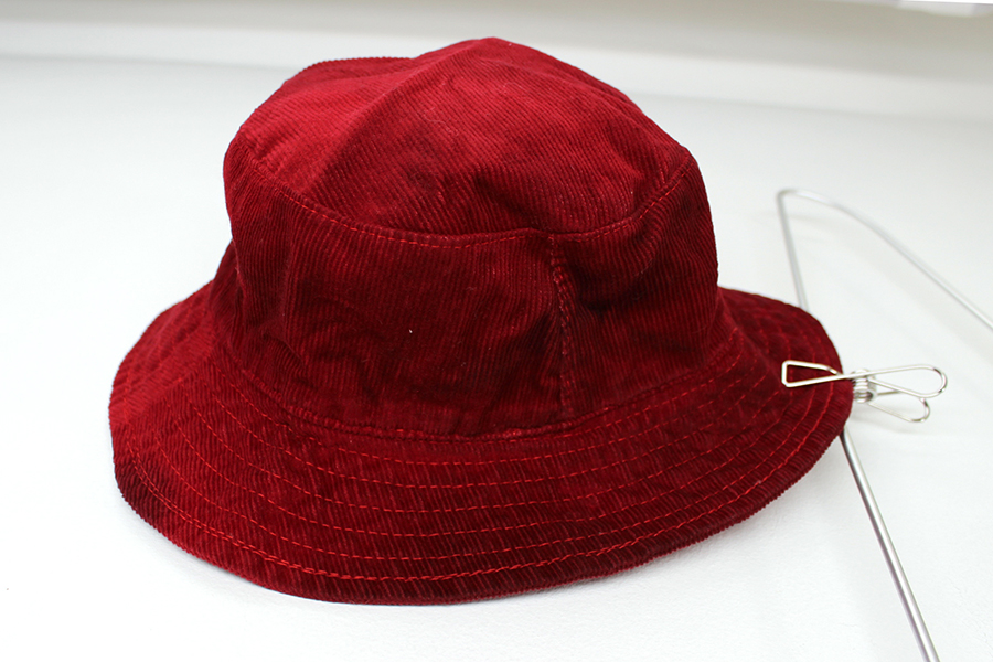 帽子（ハット）の染め替え　赤から黒へ　ビフォア